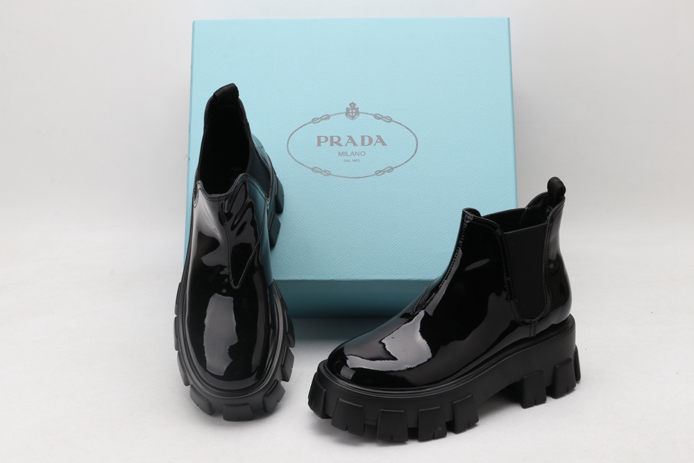 P*rada SNEAKER